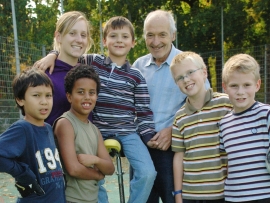 Bruder Sepp Schwaller mit Kindern